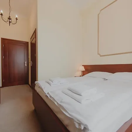 Cesarski - Kaiserhof 吉日茨科